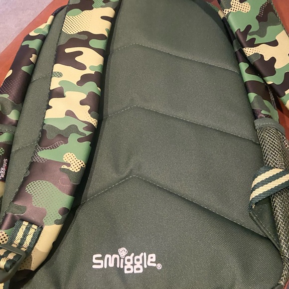 NWT! Smiggle Camo backpack 🎒 - Picture 2 of 3